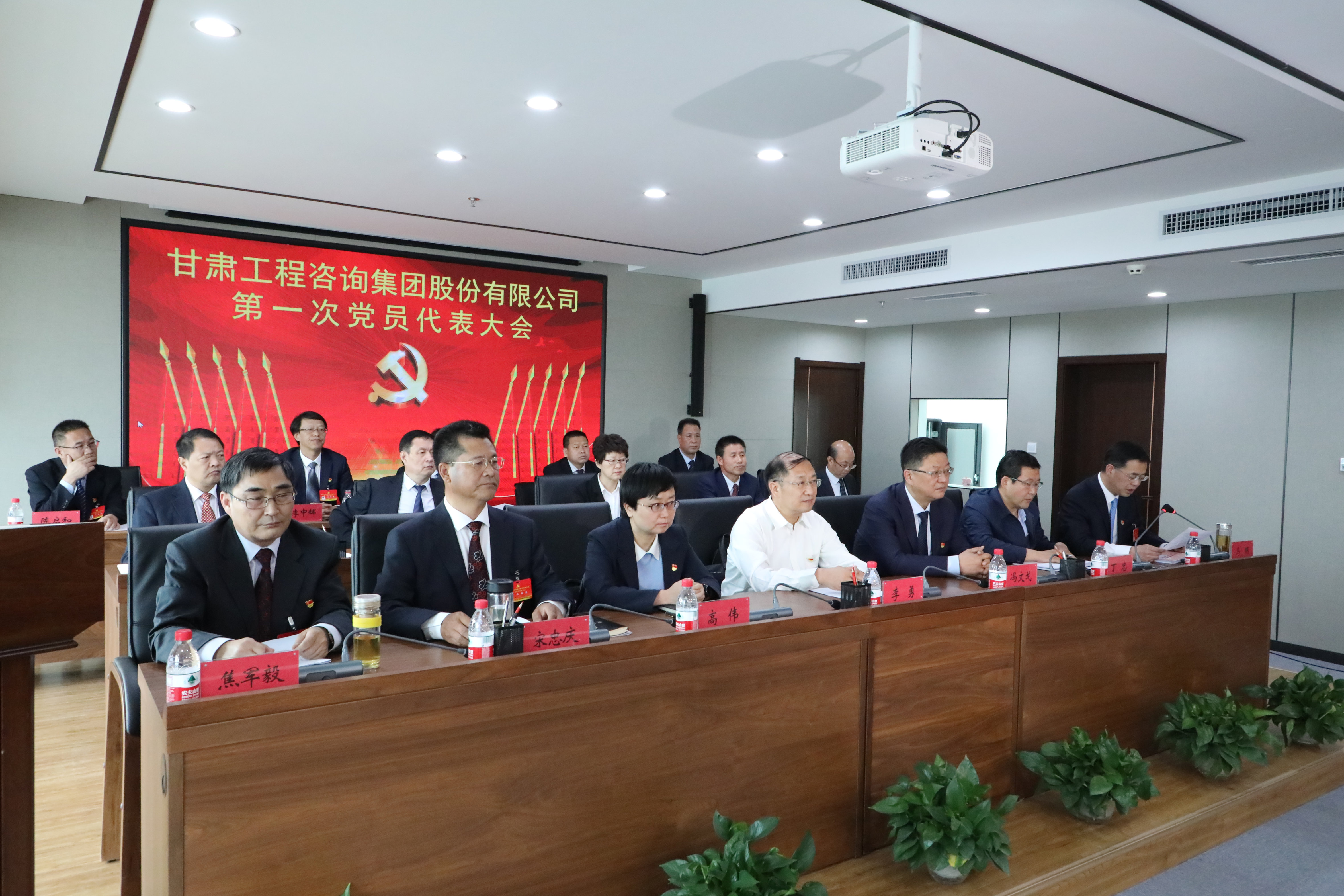 中国共产党yy易游mile<br/>第一次代表大会胜利召开